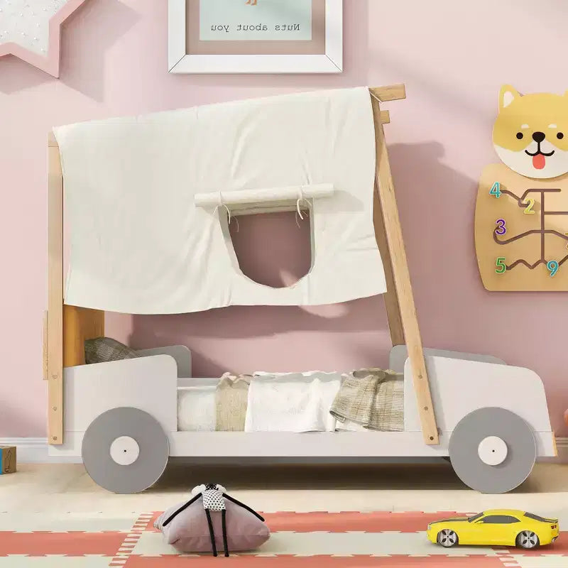 Lit de voiture en bois avec oreillers, tissu de plafond, naturel