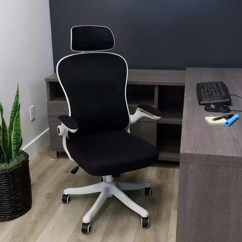 Chaise de bureau blanche et noire en maille et tissu à dossier haut et appui-tête réglable