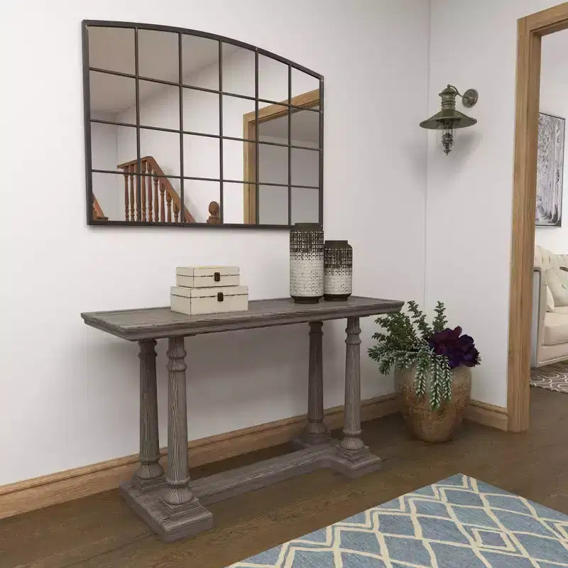 Miroir mural à cadre métallique inspiré d'une fenêtre à carreaux, avec plateau arqué