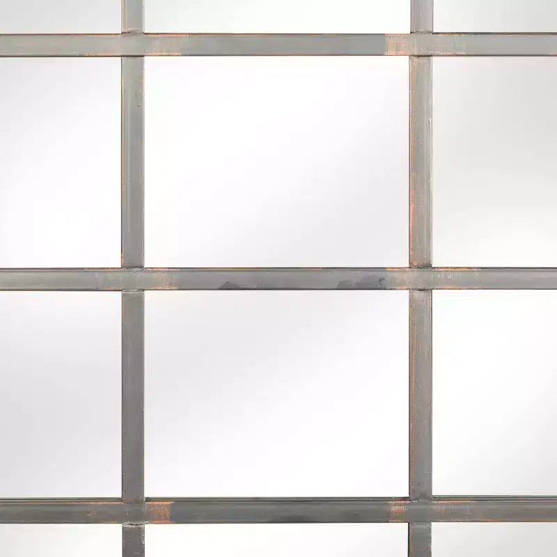 Miroir mural à cadre métallique inspiré d'une fenêtre à carreaux, avec plateau arqué