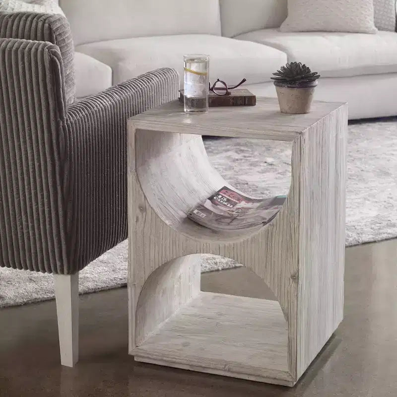 Guéridon Hans de 45 cm de large en bois ivoire vieilli